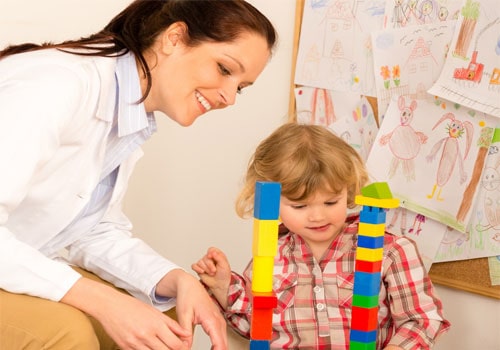 اثربخشی گفتار درمانی و کاردرمانی در کودکان مبتلا به اوتیسم